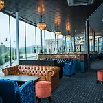 فندق Riverside Park 4*