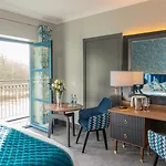 Riverside Park فندق إينيسكورثي