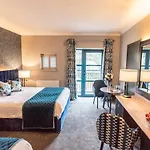 Riverside Park فندق إينيسكورثي