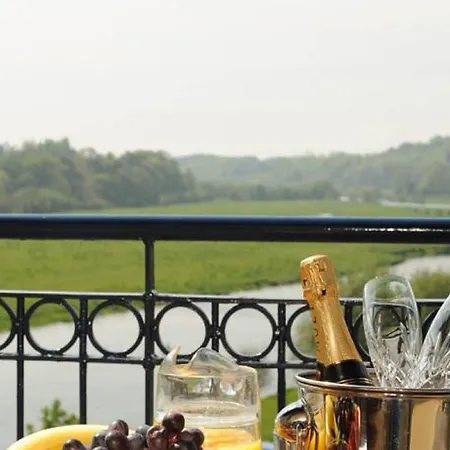 Riverside Park 4*