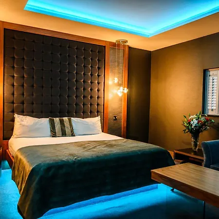 Riverside Park 4*